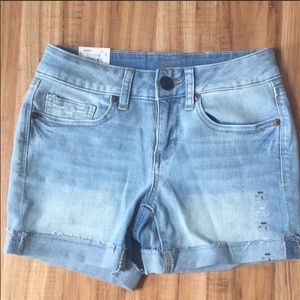 🆕 Raw Hem Light Wash Midi Jean Shorts